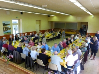 Repas offert aux personnes de plus de 65 ans